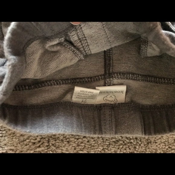 Lot 2 pairs boys pants - Picture 2 of 3